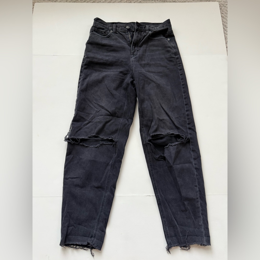 American Eagle Relaxed Mom Jean | Distressed | Black | Size 2